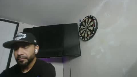 Snapshot of faded805 chatting on December 15, 7:56 am Mark online show from December 15, 7:56 am