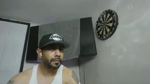 Snapshot of faded805 chatting on December 23, 10:13 am Mark online show from December 23, 10:13 am