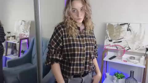 faecavaness online show from November 8, 7:19 am