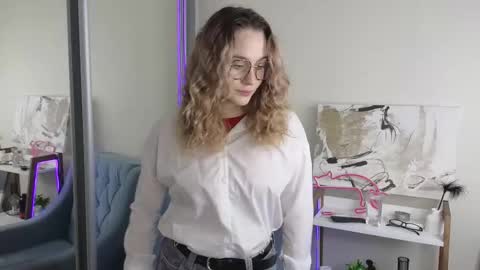 faecavaness online show from November 11, 7:08 am