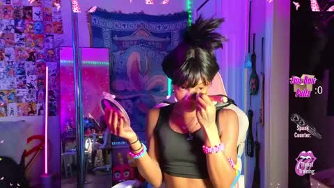 Fae and Cheta online show from May 18, 10:54 am