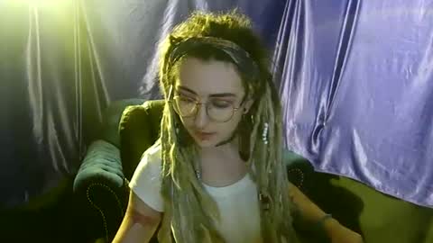 Snapshot of faexoxoxo chatting on November 8, 10:48 am Fae online show from November 8, 10:48 am