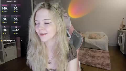 Snapshot of fairy_casey chatting on April 20, 10:22 pm fairy_casey online show from April 20, 10:22 pm