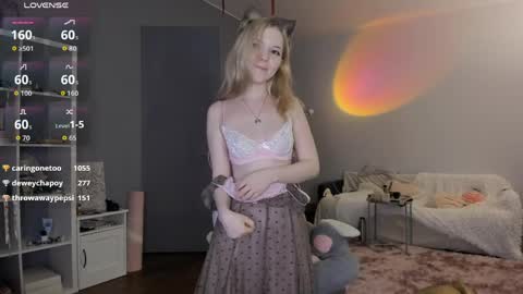 Snapshot of fairy_casey chatting on April 21, 1:42 am fairy_casey online show from April 21, 1:42 am