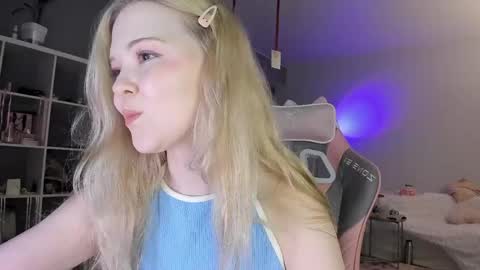 Snapshot of fairy_casey chatting on May 4, 11:56 pm fairy_casey online show from May 4, 11:56 pm