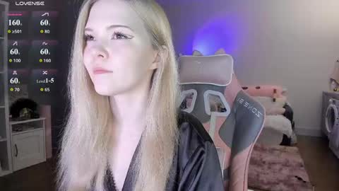 Snapshot of fairy_casey chatting on May 8, 10:37 pm fairy_casey online show from May 8, 10:37 pm