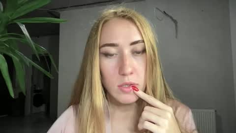 fairy_face online show from September 17, 7:37 pm