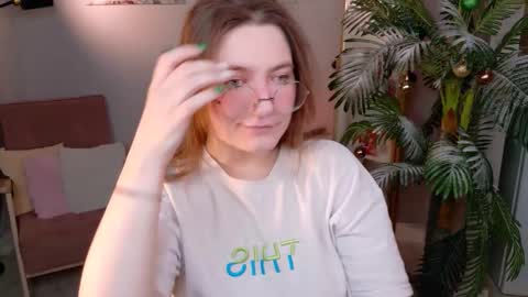 Snapshot of fairy_tara chatting on December 16, 6:29 am Tara online show from December 16, 6:29 am