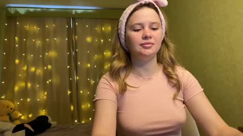 Snapshot of fairyilona chatting on December 25, 7:35 am Ilona online show from December 25, 7:35 am