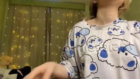 Snapshot of fairyilona chatting on December 25, 1:41 pm Ilona online show from December 25, 1:41 pm