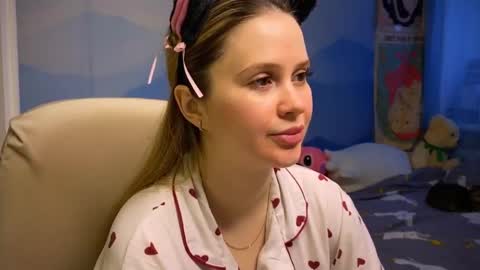 Snapshot of fairyilona chatting on December 15, 7:23 am Ilona online show from December 15, 7:23 am