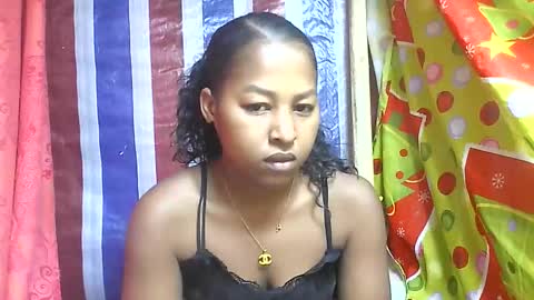 Snapshot of faissane9794 chatting on February 19, 10:44 am faissane9794 online show from February 19, 10:44 am