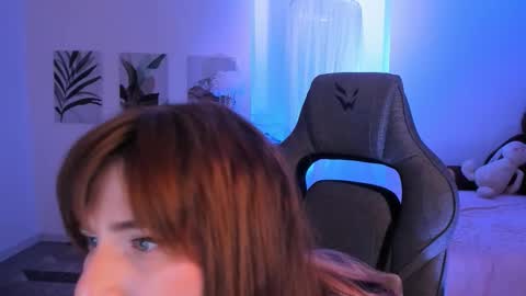 Snapshot of fameyblum chatting on October 29, 11:23 am fameyblum online show from October 29, 11:23 am