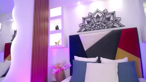 Snapshot of fancy_vixen chatting on February 23, 3:37 am FANCY online show from February 23, 3:37 am