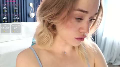 Snapshot of fancyamelia chatting on June 14, 1:57 pm fancyamelia online show from June 14, 1:57 pm