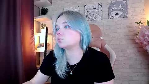 Snapshot of fancybella chatting on October 28, 3:36 pm Bella online show from October 28, 3:36 pm