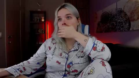 Snapshot of fancybella chatting on November 15, 11:07 am Bella online show from November 15, 11:07 am