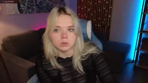 Snapshot of fancybella chatting on November 21, 9:41 am Bella online show from November 21, 9:41 am