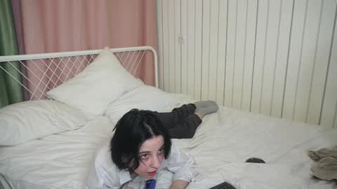 Mia online show from December 11, 3:26 pm