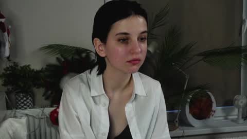 Mia online show from December 27, 11:17 am