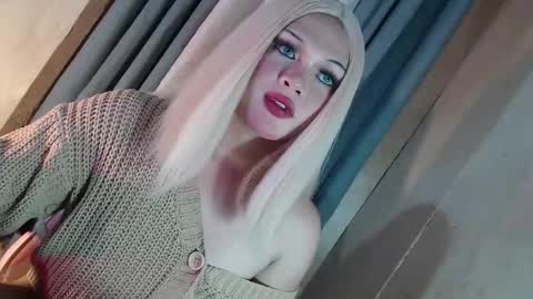 DANIELLA - DONT FORGET TO GIVE ME A THUMBSU UP online show from March 4, 2:45 pm