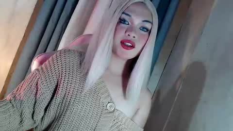 DANIELLA - DONT FORGET TO GIVE ME A THUMBSU UP online show from March 15, 8:09 am