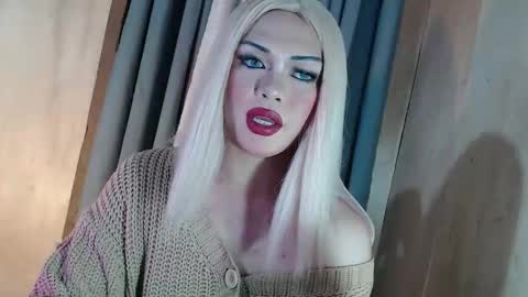 DANIELLA - DONT FORGET TO GIVE ME A THUMBSU UP online show from April 15, 11:17 am