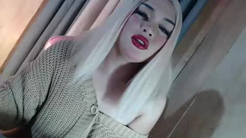 DANIELLA - DONT FORGET TO GIVE ME A THUMBSU UP online show from June 3, 4:26 am