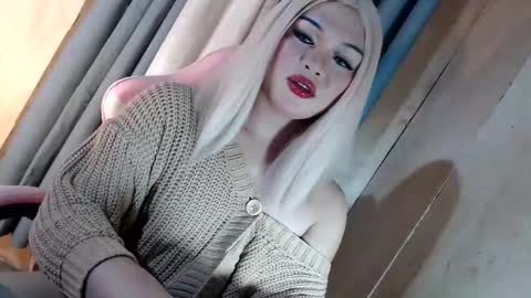 DANIELLA - DONT FORGET TO GIVE ME A THUMBSU UP online show from June 8, 8:42 pm