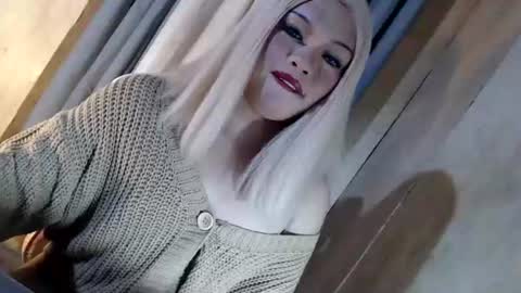 DANIELLA - DONT FORGET TO GIVE ME A THUMBSU UP online show from June 26, 8:08 am