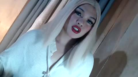 DANIELLA - DONT FORGET TO GIVE ME A THUMBSU UP online show from July 4, 11:05 am