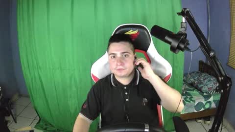 Snapshot of faon_ chatting on October 30, 8:05 am faon_ online show from October 30, 8:05 am