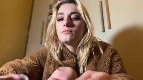 Gattino online show from November 9, 2:43 am