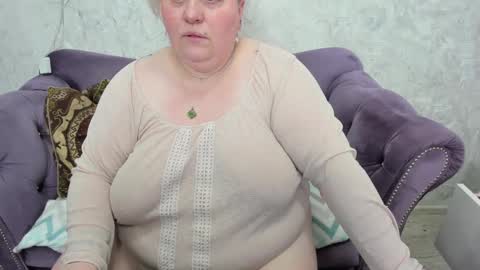 Snapshot of fashiona chatting on February 27, 3:47 am fashiona online show from February 27, 3:47 am