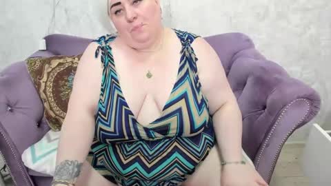 Snapshot of fashiona chatting on March 1, 12:01 pm fashiona online show from March 1, 12:01 pm