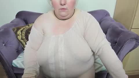 Snapshot of fashiona chatting on October 5, 4:33 am fashiona online show from October 5, 4:33 am