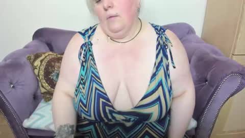 Snapshot of fashiona chatting on October 8, 8:17 pm fashiona online show from October 8, 8:17 pm