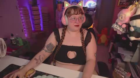 Snapshot of fatveronica chatting on June 24, 3:05 am FatVeronica online show from June 24, 3:05 am