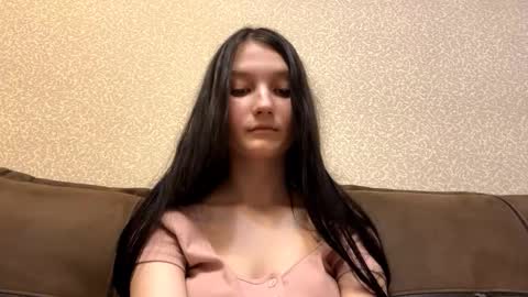 Aurora 18yo online show from February 6, 9:45 am