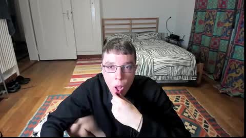 Snapshot of fausto896098 chatting on February 9, 11:20 pm fausto896098 online show from February 9, 11:20 pm