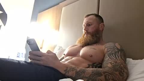 fav_whiteboy online show from August 10, 6:28 am