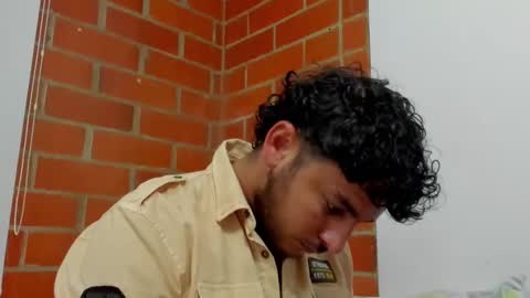 Snapshot of favid95 chatting on December 2, 9:28 pm favid95 online show from December 2, 9:28 pm