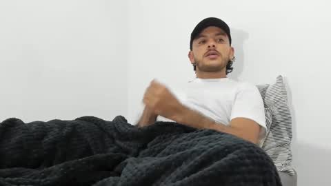 Snapshot of favid95 chatting on December 15, 4:40 am favid95 online show from December 15, 4:40 am