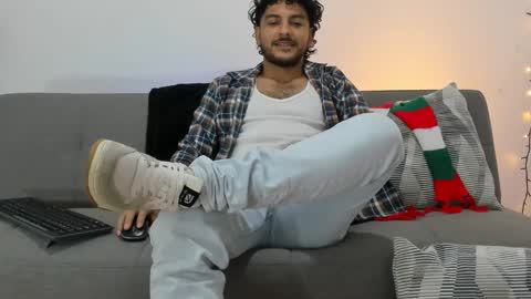 Snapshot of favid95 chatting on December 24, 12:55 am favid95 online show from December 24, 12:55 am