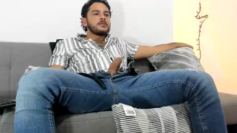 Snapshot of favid95 chatting on January 11, 11:13 pm favid95 online show from January 11, 11:13 pm