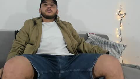 Snapshot of favid95 chatting on January 13, 8:58 pm favid95 online show from January 13, 8:58 pm