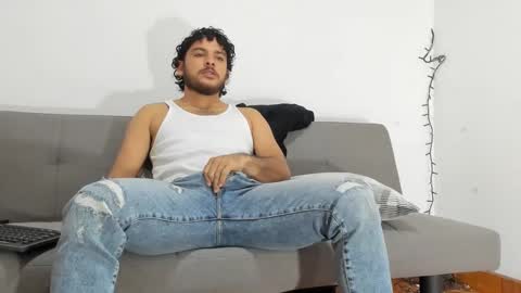 Snapshot of favid95 chatting on January 23, 10:01 pm favid95 online show from January 23, 10:01 pm