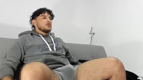 Snapshot of favid95 chatting on February 1, 11:48 pm favid95 online show from February 1, 11:48 pm