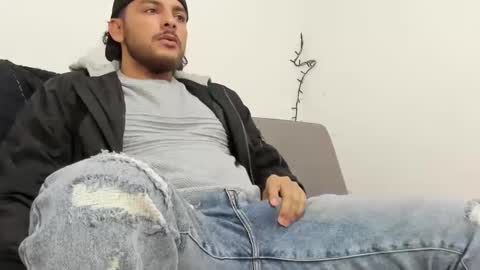 Snapshot of favid95 chatting on February 13, 8:13 pm favid95 online show from February 13, 8:13 pm