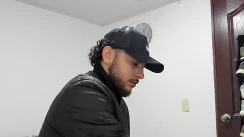 Snapshot of favid95 chatting on February 18, 12:04 am favid95 online show from February 18, 12:04 am